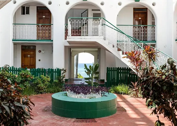 Seaside Loft With Pool, Sea Castles, Montego Bay
