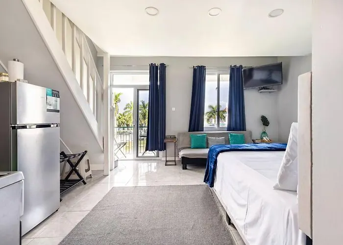 Seaside Loft With Pool, Sea Castles, Montego Bay