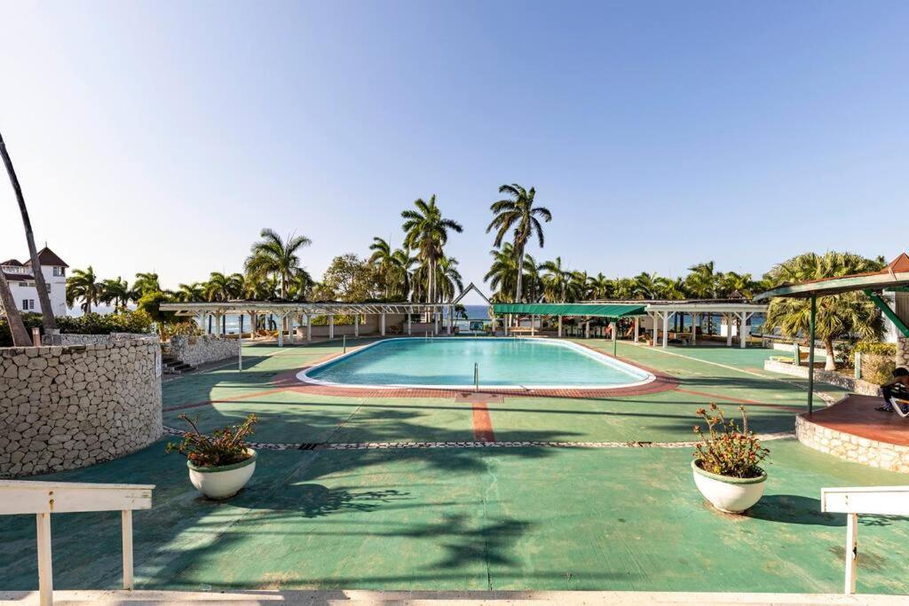 Seaside Loft With Pool, Sea Castles, *