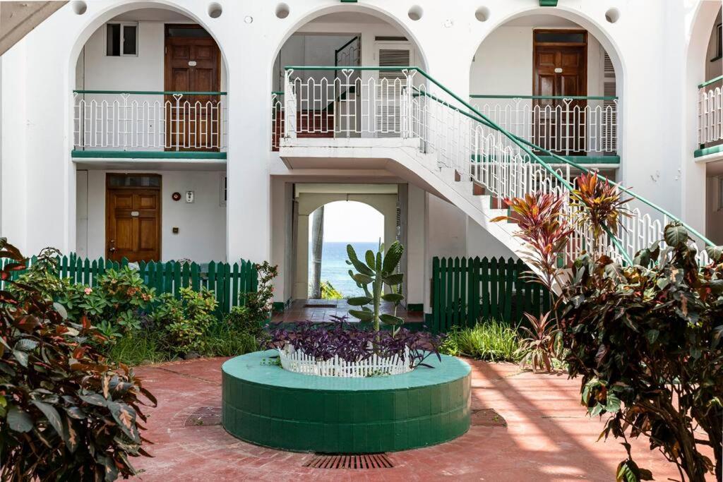 Seaside Loft With Pool, Sea Castles, Montego Bay