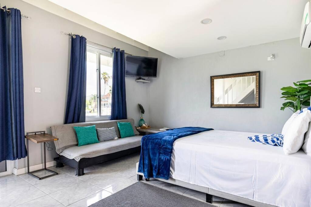 Seaside Loft With Pool, Sea Castles, * Montego Bay