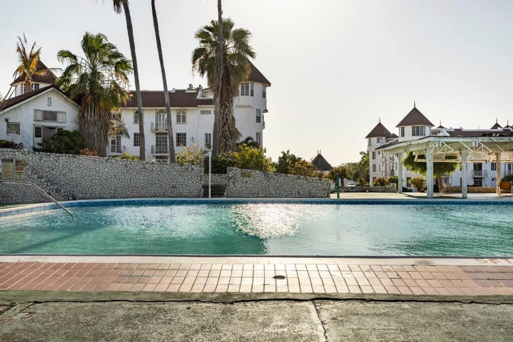 Seaside Loft With Pool, Sea Castles, Apartment
