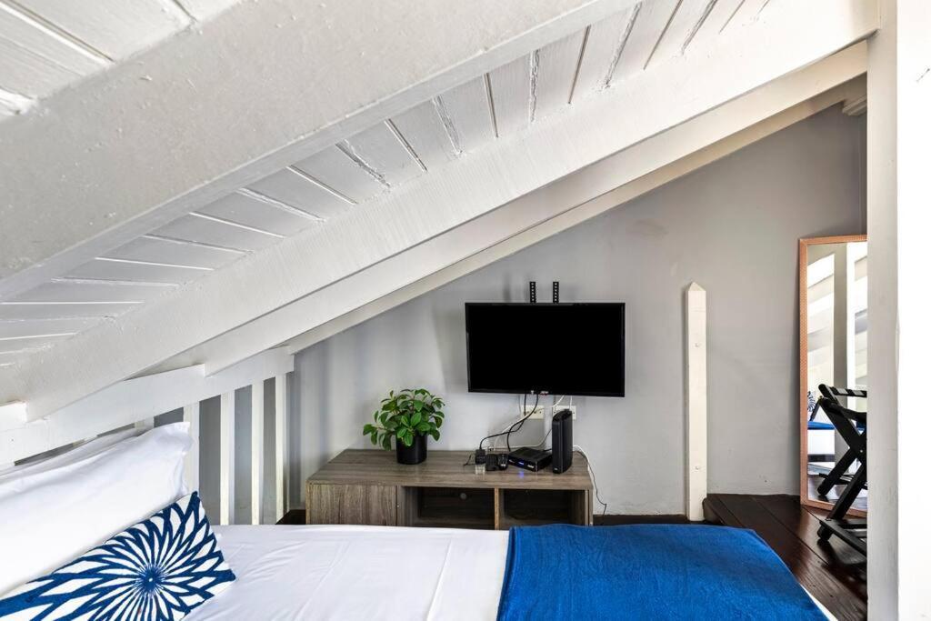 Seaside Loft With Pool, Sea Castles,