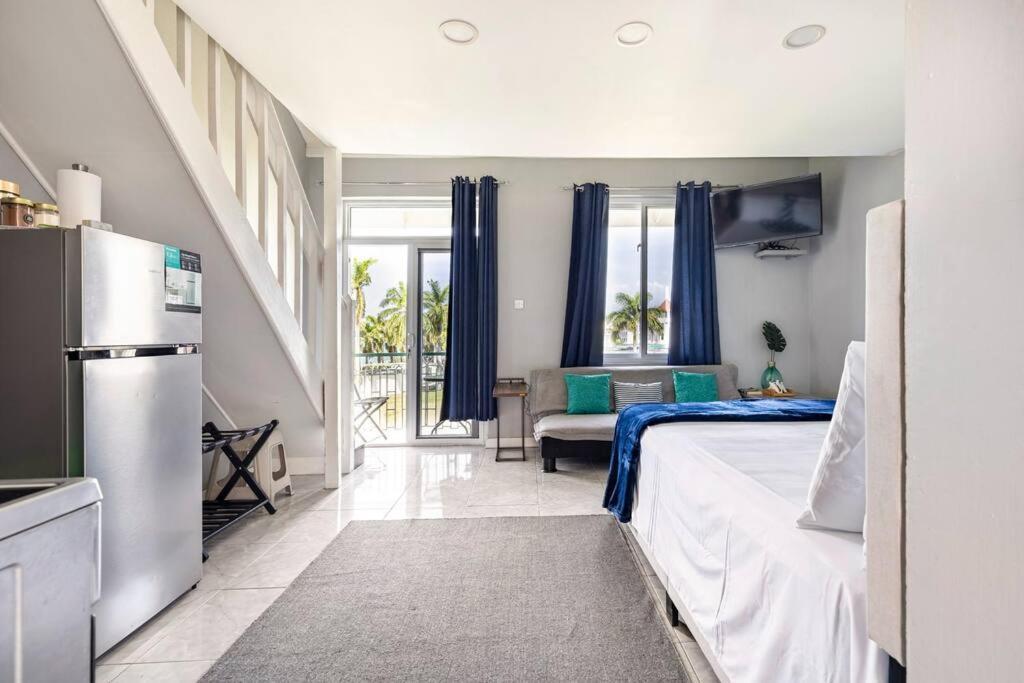 Seaside Loft With Pool, Sea Castles,
