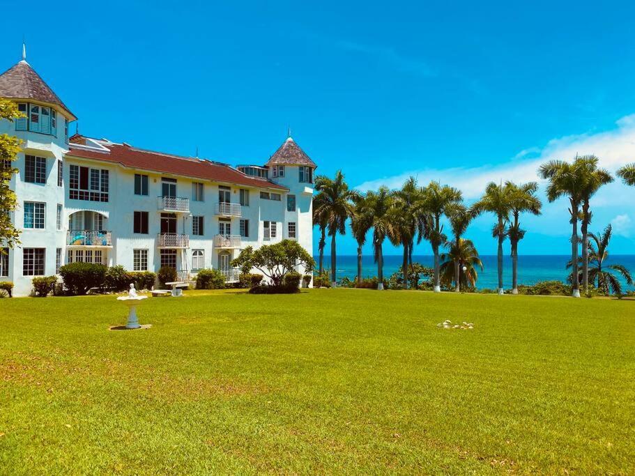Seaside Loft With Pool, Sea Castles, * Montego Bay